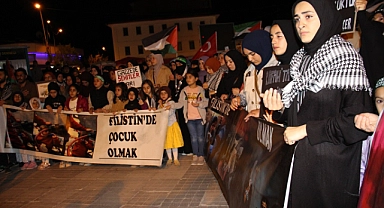 Ağrı'da Filistin için meşaleli yürüyüş