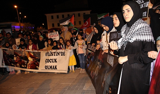 Ağrı'da Filistin için meşaleli yürüyüş