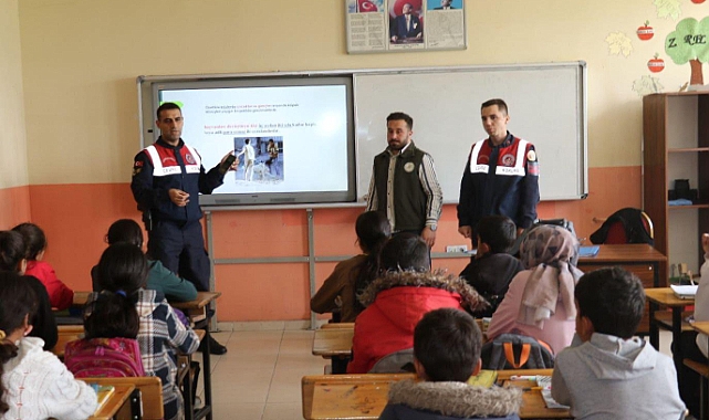 Ağrı’da öğrencilere hayvan ve doğa sevgisine yönelik farkındalık eğitimi verildi