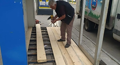 Ağrı’da otobüs durakları onarılıyor