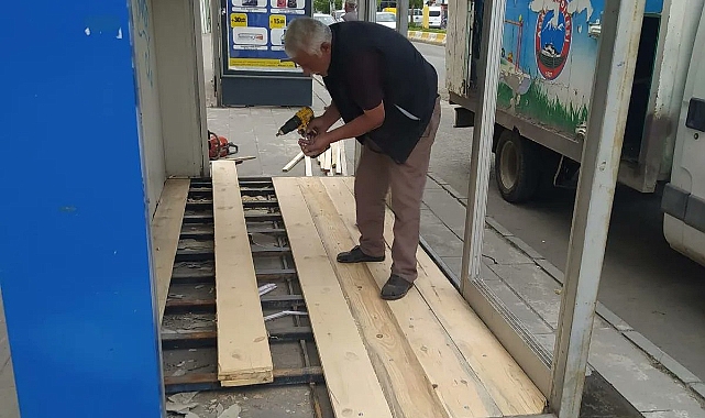Ağrı’da otobüs durakları onarılıyor