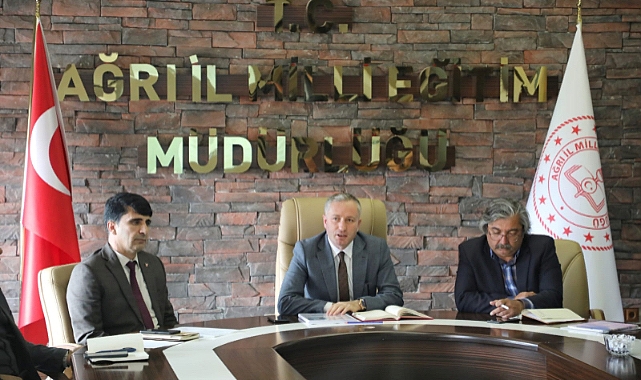 Ağrı'da "Türkiye Yüzyılı Maarif Modeli" müfredatı bilgilendirme toplantısı
