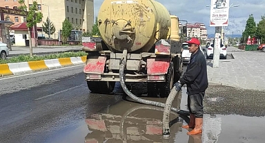 Ağrı’da yağmur sonrası saha temizliği