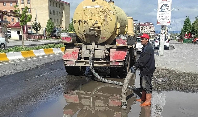 Ağrı’da yağmur sonrası saha temizliği