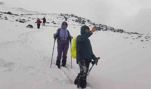 Ağrı Dağı kadın dağcılara geçit vermedi