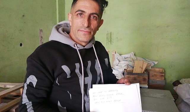 Ağrı'da ilkokul 3. sınıftan sonra okulu bırakmasına rağmen İngilizceyi ana dili gibi konuşuyor