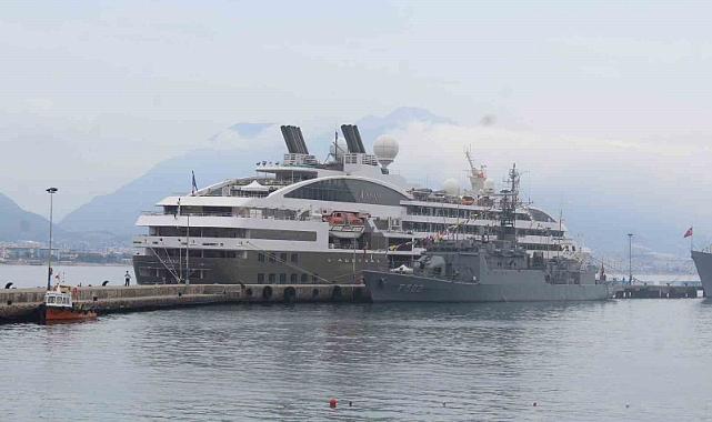 Alanya’ya 180 turist gemiyle geldi