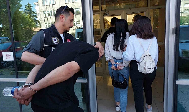 Aracın zulasında ele geçen uyuşturucuyla ilgili 3 kişi adliyede