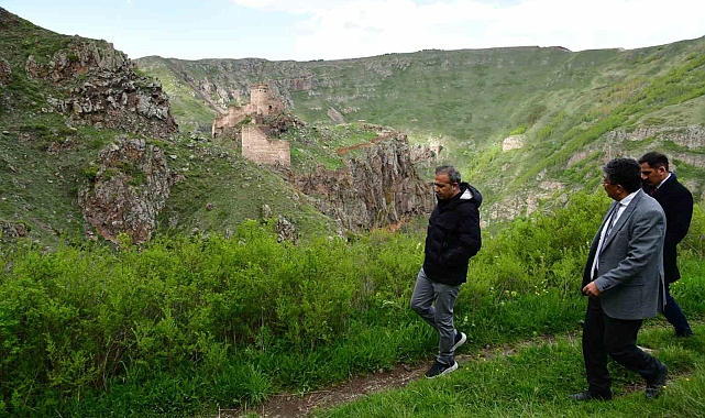 Ardahan Valisi Hayrettin Çiçek'ten tarihi alanlarda inceleme