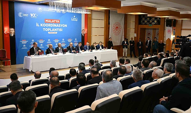 Bakan Özhaseki: "Öyle sağlam evler yapacağız ki huzurla evimizde oturalım, bu acıları daha yaşamayalım"