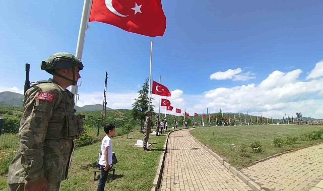 Bingöl'de 31 yıl önce şehit edilen 33 er anıldı