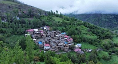 Bitlis'in Hizan ilçesindeki Taş evler hayran bıraktırıyor