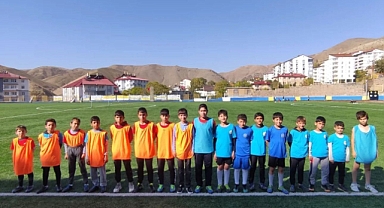 Bitlis'te futbol antrenmanları devam ediyor