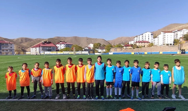 Bitlis'te futbol antrenmanları devam ediyor