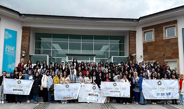Bitlis'te "Maziden Atiye Ahlat" programıyla öğrencilere bölge tanıtılıyor