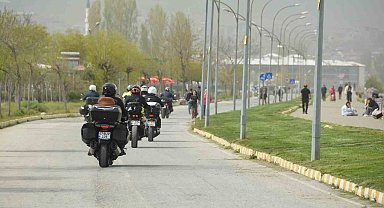 Bitlis'te Motor tutkunları sahil turu yaptı