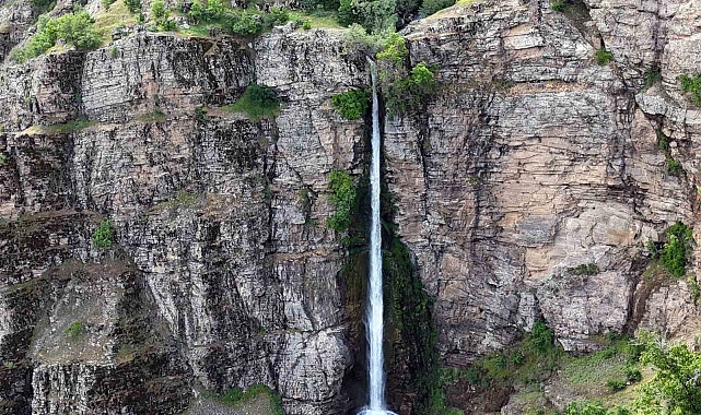 Bitlis'teki Gümüşkanat Şelalesi havadan görüntülendi