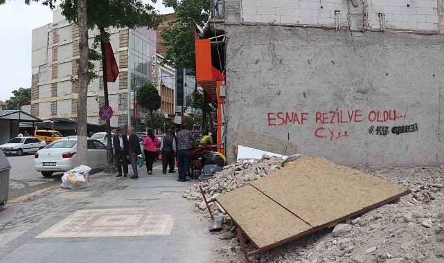 Cadde esnafından Başkan Er'e tepki