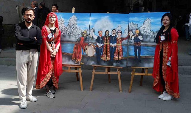 Çığlık, Salvador Dali, Frida Kahlo, Mona Lisa, Van Gogh ve Kaplumbağa Terbiyecisi bar oynadı