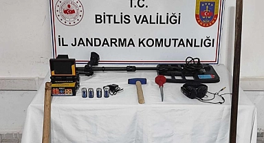 Defineciler Fotokapana Yakalandılar