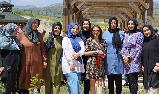 Depremzede Usta Öğreticisinden anlamlı sergi