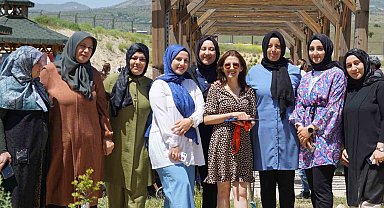 Depremzede Usta Öğreticisinden anlamlı sergi