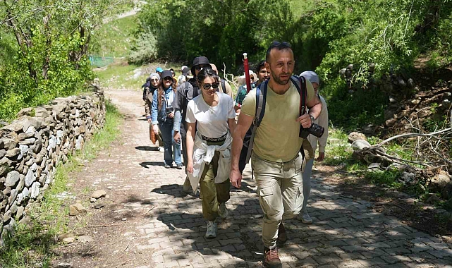 Doğaseverlerden Mehmetcan Bağları'na doğa yürüyüşü