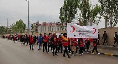 Doğubayazıt’ta “Sağlık İçin Hareket Et” sloganıyla yürüyüş yapıldı