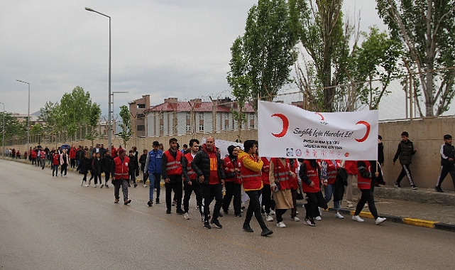 Doğubayazıt’ta “Sağlık İçin Hareket Et” sloganıyla yürüyüş yapıldı