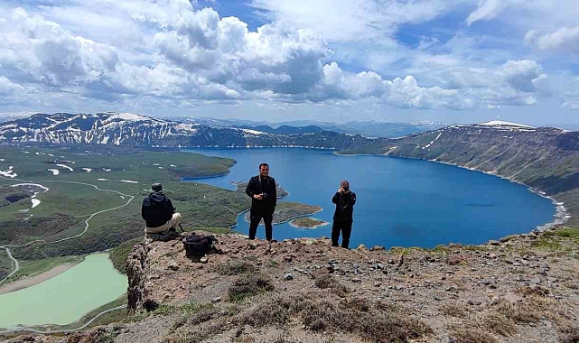 Dünyanın ikinci büyük krateri olan Nemrut, zirveden görüntülendi