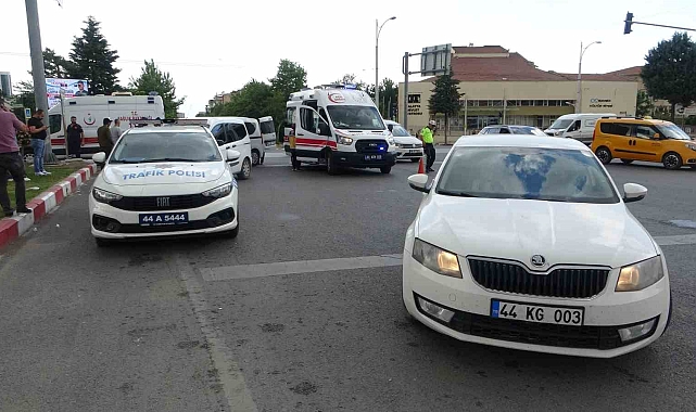 Ekip otosunun karıştığı kazada 2'si polis 3 kişi yaralandı