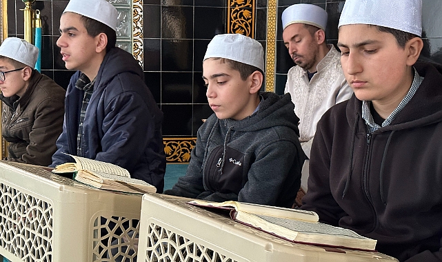 Elazığ'da 14 asırlık mukabele geleneğini genç hafızlar sürdürüyor