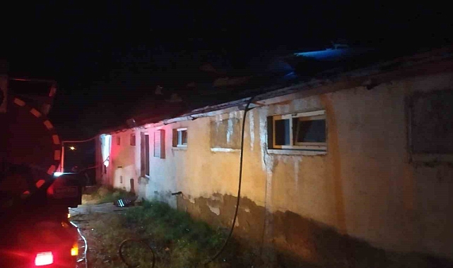 Elazığ’da tavuk çiftliğinde yangın: Yüzlerce tavuk telef oldu