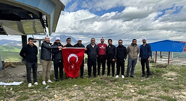 Eleşkirt’in 2 bin 200 rakımlı Güneykaya Dağı’nda doğa yürüyüşü etkinliği düzenlendi