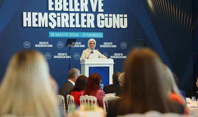 Emine Erdoğan ve Bakan Koca, Ebeler ve Hemşireler Günü’nde düzenlenen programa katıldı