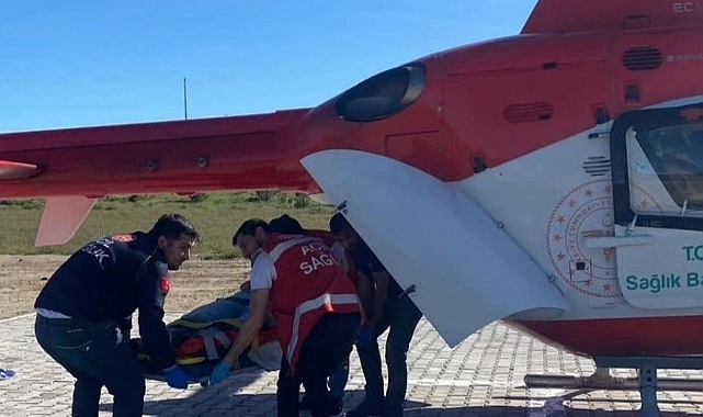 Erciş'te ambulans helikopter yaralı vatandaş için havalandı