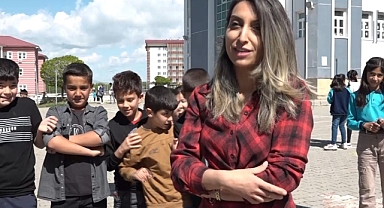 Erciş'te Anneler Gününe özel koreografi