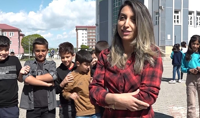 Erciş'te Anneler Gününe özel koreografi