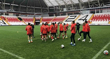 Erzincan A Milli Kadın Futbol Takımını ağırlıyor