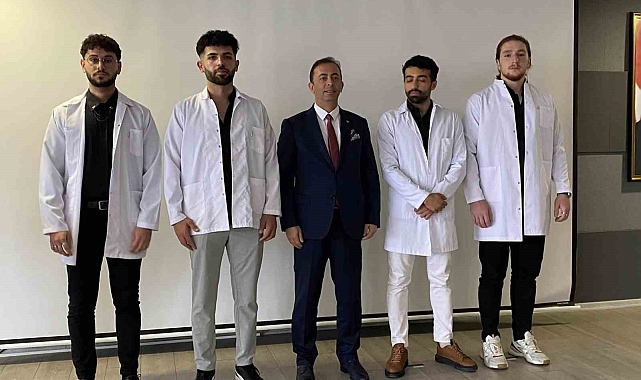Erzincan Binali Yıldırım Üniversitesi  Tıp Fakültesi dönem birincisi öğrencilerine önlük giyme töreni düzenlendi