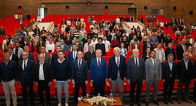 Erzincan Binali Yıldırım Üniversitesinde "Futbolun Efsaneleri Konuşuyor" paneli düzenlendi