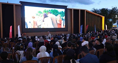 Erzincan'da Gençlik Haftası'na özel açık hava sineması etkinliği
