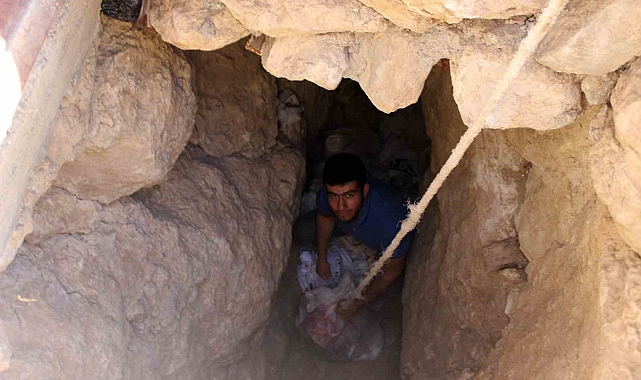 Erzincan Kemah'ta buz mağaraları depo görevi görüyor