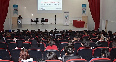 Erzincan'da öğrenciler güvenli internet hususunda bilgilendirildi