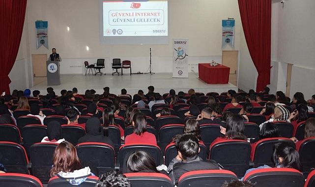 Erzincan'da öğrenciler güvenli internet hususunda bilgilendirildi