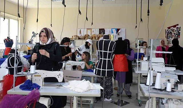 Erzincanlı kadınlar okumanın yaşı olmaz dediler, 40'lı yaşlarda üniversiteli oldular