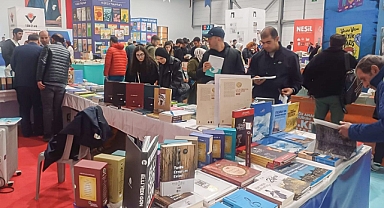 Erzurum Atatürk Üniversitesi yayınevi, kitap fuarında ziyaretçilerini ağırlıyor