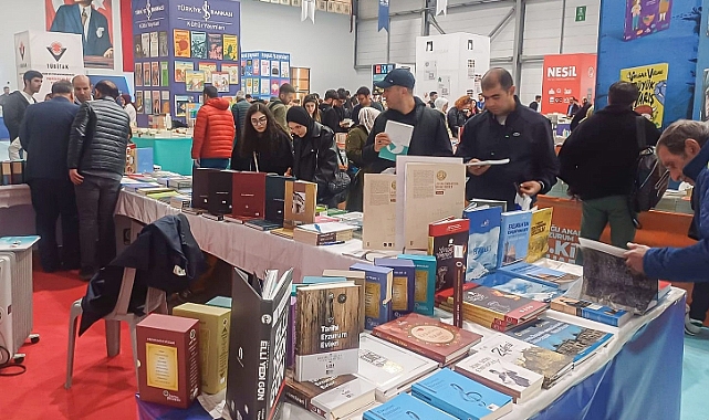 Erzurum Atatürk Üniversitesi yayınevi, kitap fuarında ziyaretçilerini ağırlıyor