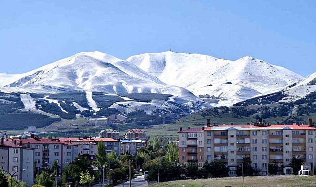 Erzurum Palandöken beyazlara büründü