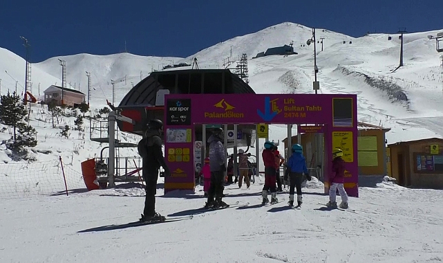 Erzurum Palandöken’de hafta sonu kayak coşkusu